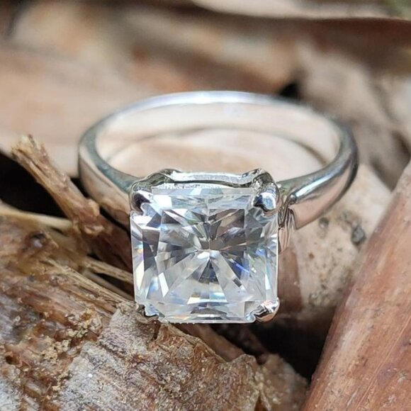 Elegant Silver Women's Ring - Picture 2 of 5